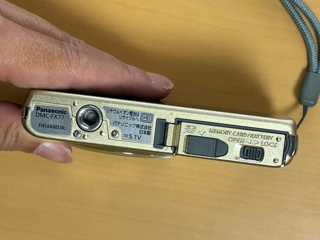 Panasonic LUMIX DMC-FX77 CCDデジカメ