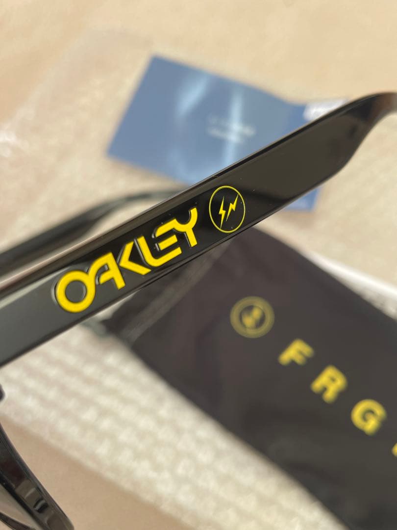 oakley frogskins fragment フラグメント　フロッグスキン