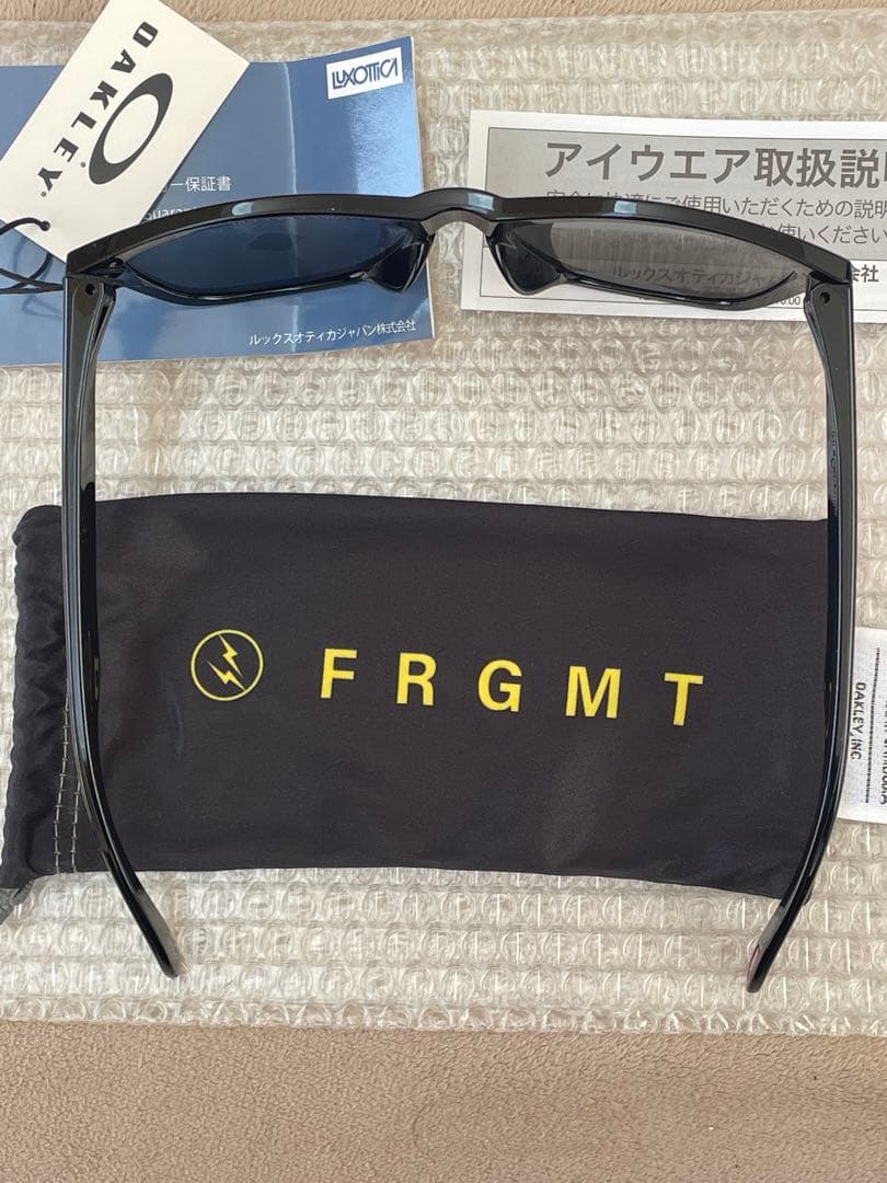 oakley frogskins fragment フラグメント　フロッグスキン