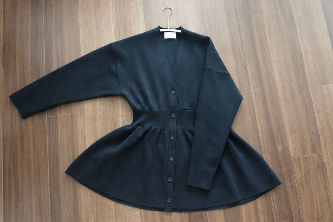 【美品】CLANE WAIST SHAPE PEPLUM CARDIGAN