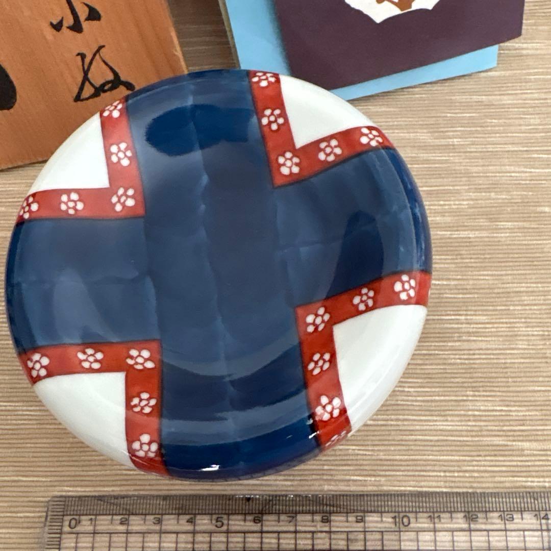 源右衛門　蓋物　染め錦梅小紋　　　　　　　　　　　木箱付き 未使用