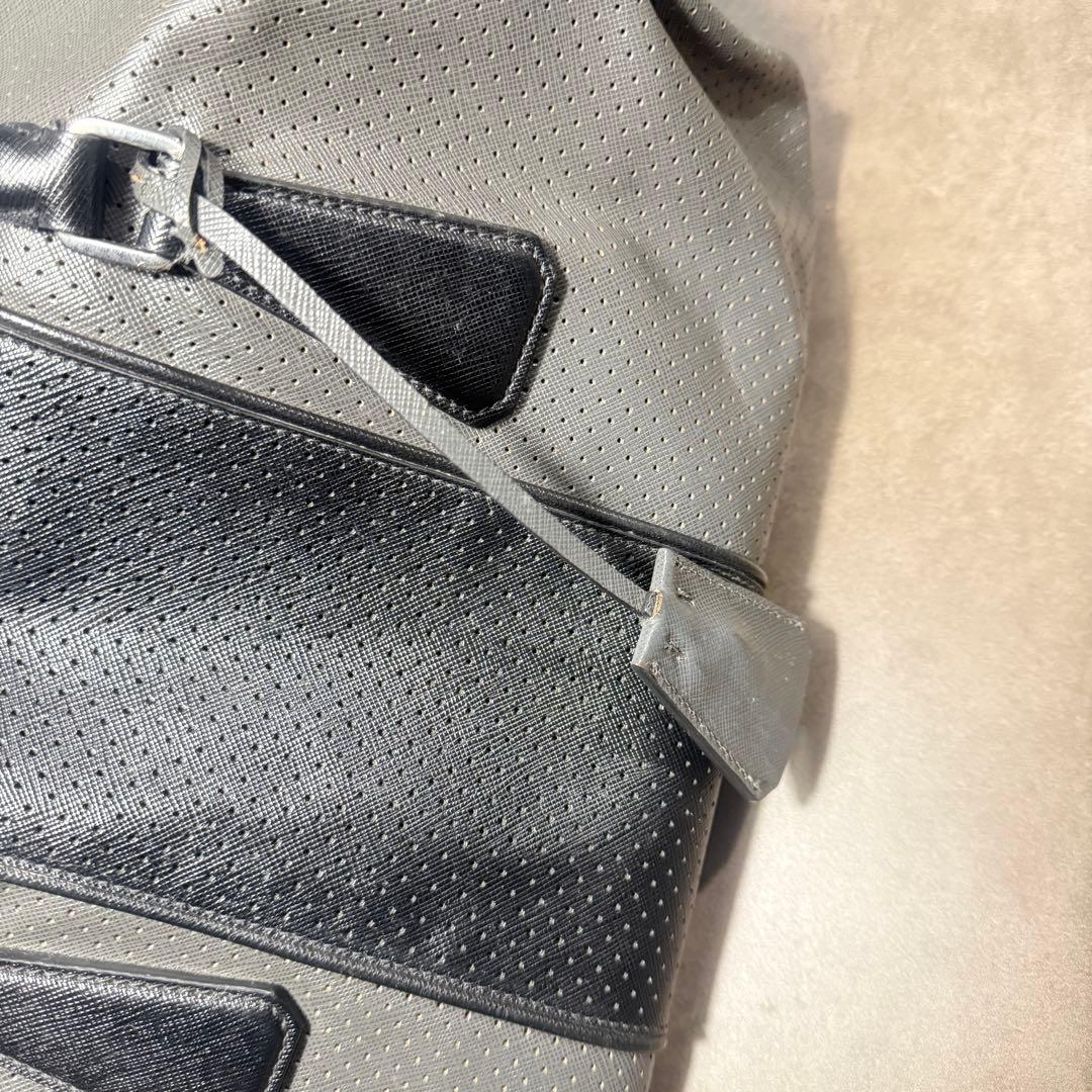 プラダ　サフィアーノレザー　グレー　ボストンバッグ　ダッフルバッグ　PRADA