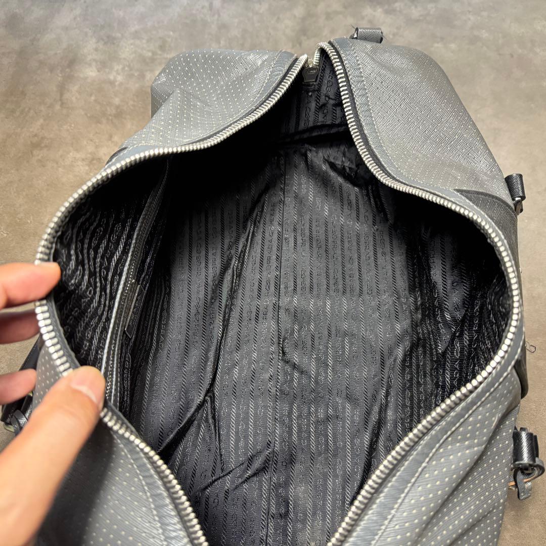 プラダ　サフィアーノレザー　グレー　ボストンバッグ　ダッフルバッグ　PRADA