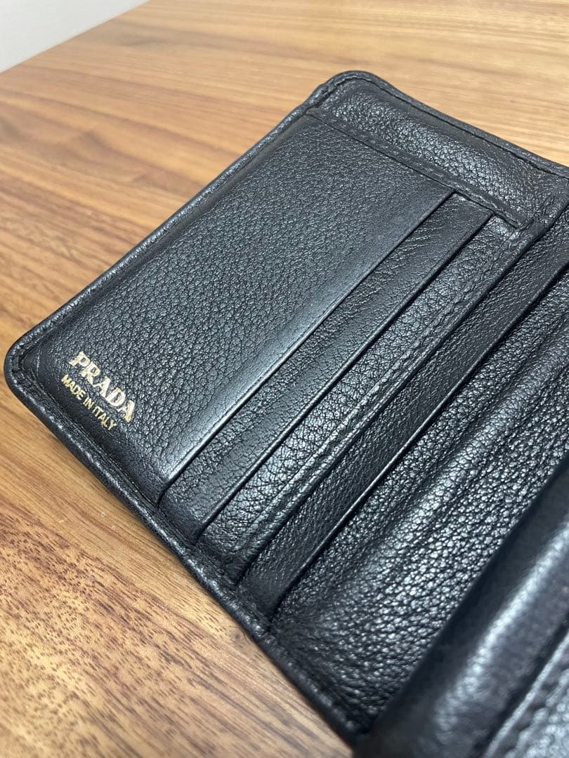 PRADA ブラック 二つ折り財布　ヴィッテロダイノ