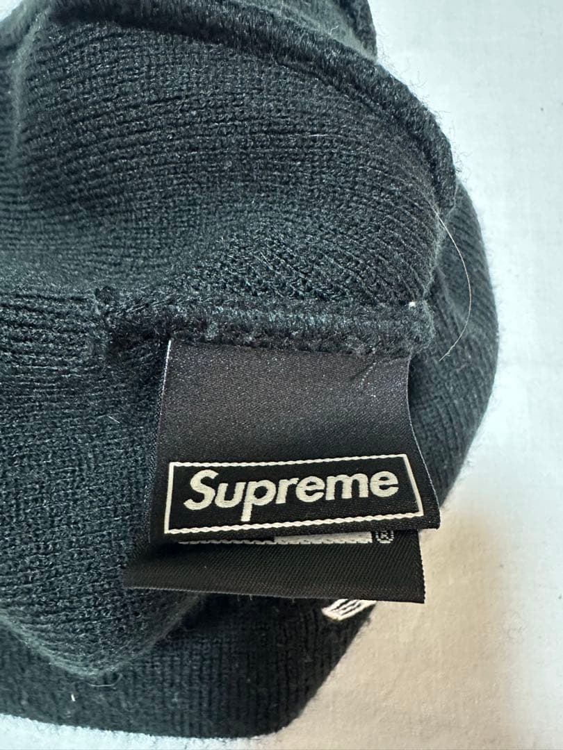 Supreme NEW ERA スワロフスキーニット帽、ビーニーSロゴ