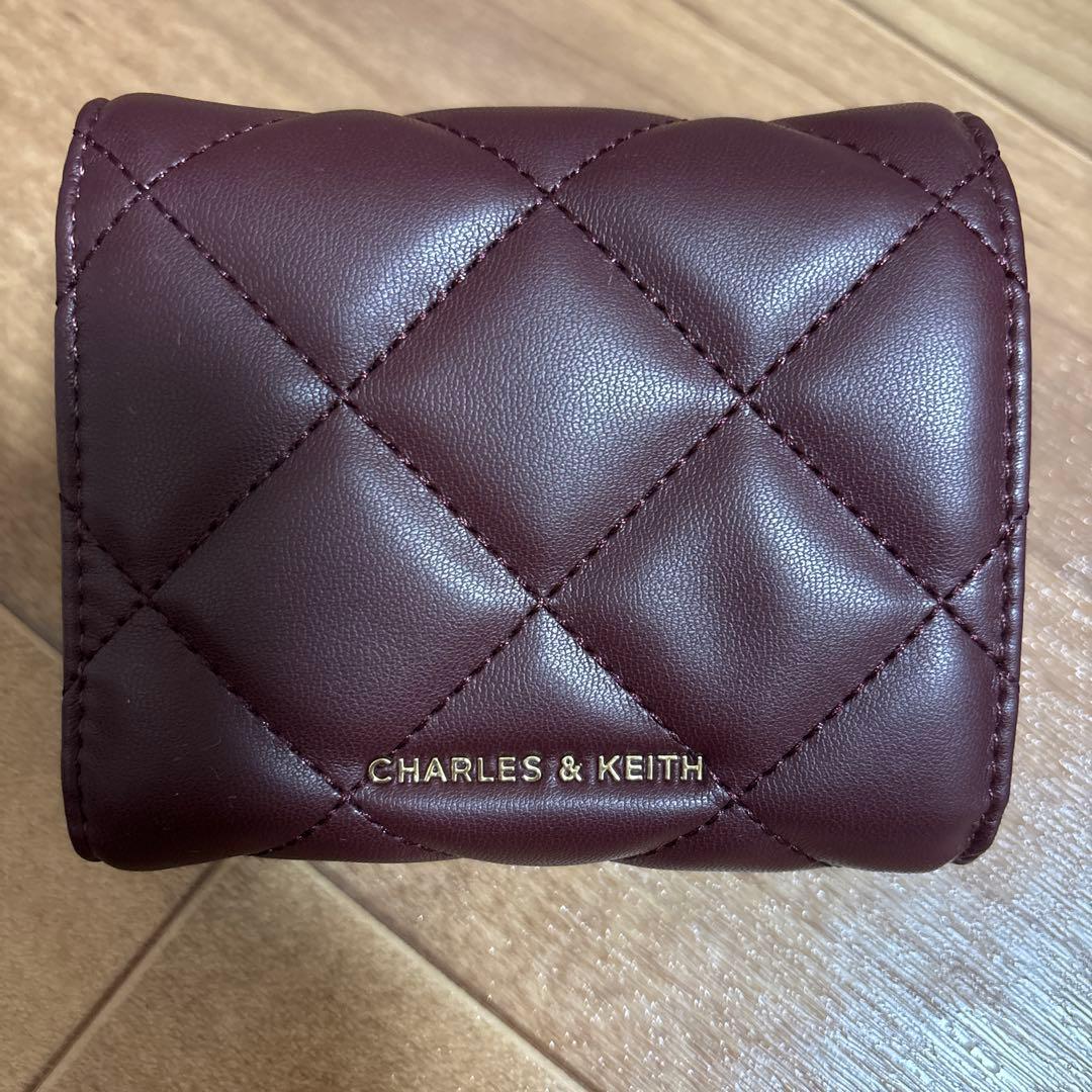 CHARLES & KEITH 三つ折り財布 アリエッティ キルティング