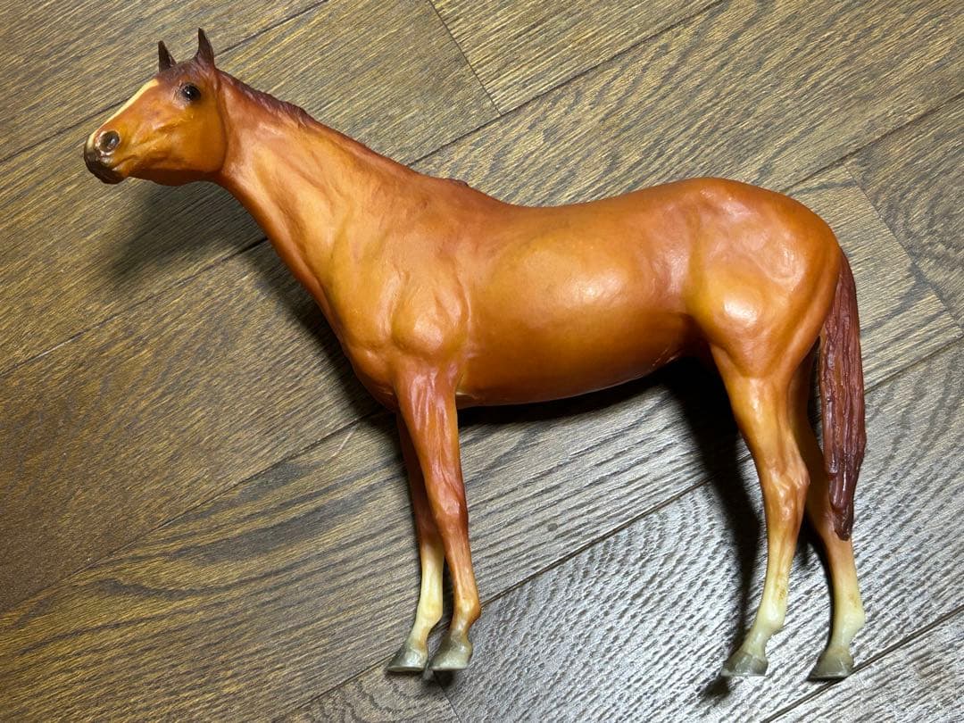 名馬セクレタリアトフィギュアとチャーチルダウンズ競馬場グラスセット