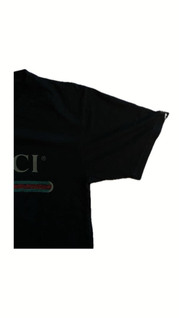 GUCCI ブラック ロゴ Tシャツ