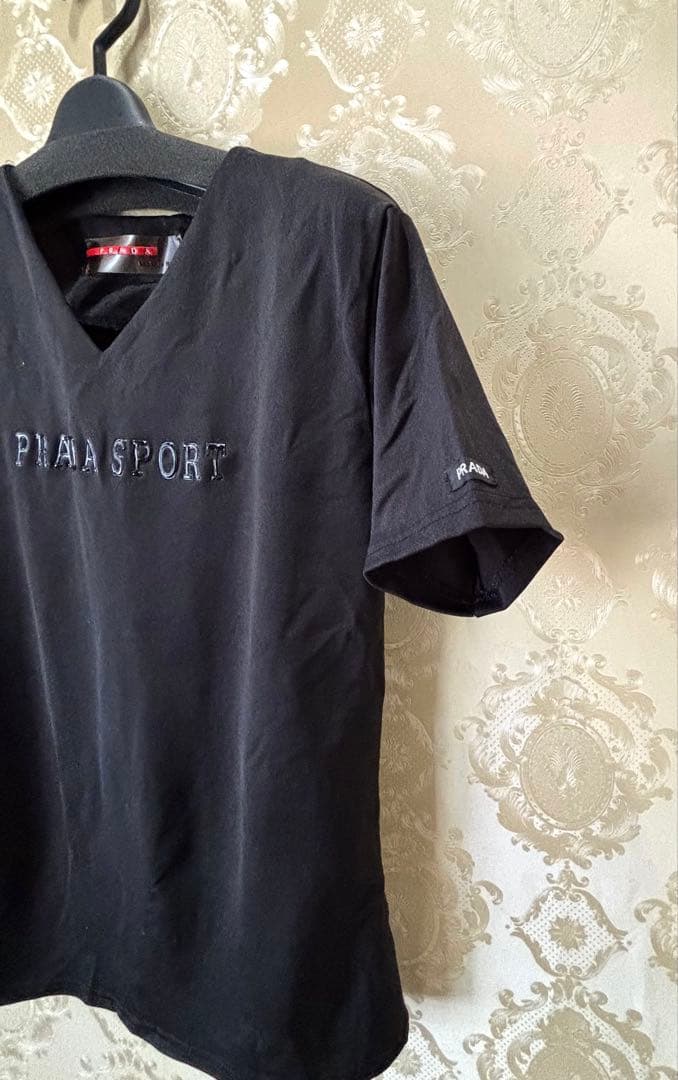 PRADA プラダ　SPORTS ＶネックカットソーＴシャツ　シンプル　美品