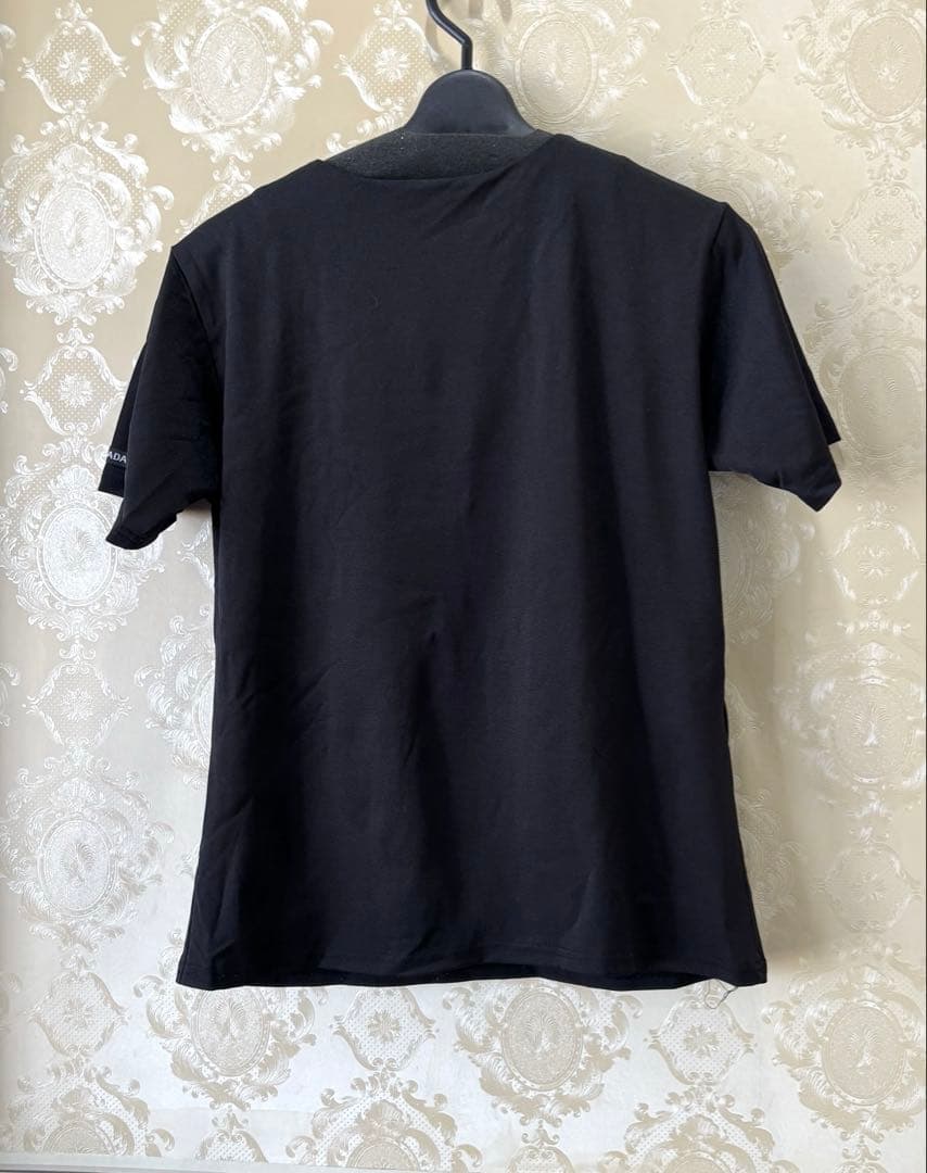 PRADA プラダ　SPORTS ＶネックカットソーＴシャツ　シンプル　美品