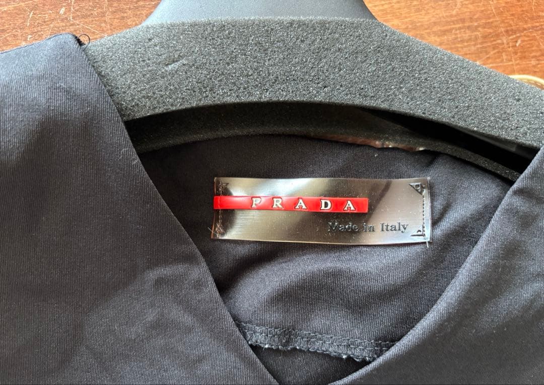 PRADA プラダ　SPORTS ＶネックカットソーＴシャツ　シンプル　美品