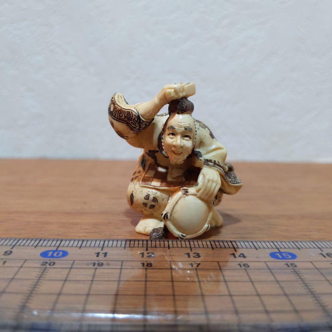時代提げ物 彩色人物根付 天然素材 在銘【三番叟】高さ約3.9cm 重さ約20ｇ