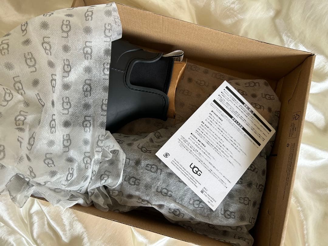 極美品❃使用回数１回のみ！ UGG 防水 ブラック ショートブーツ