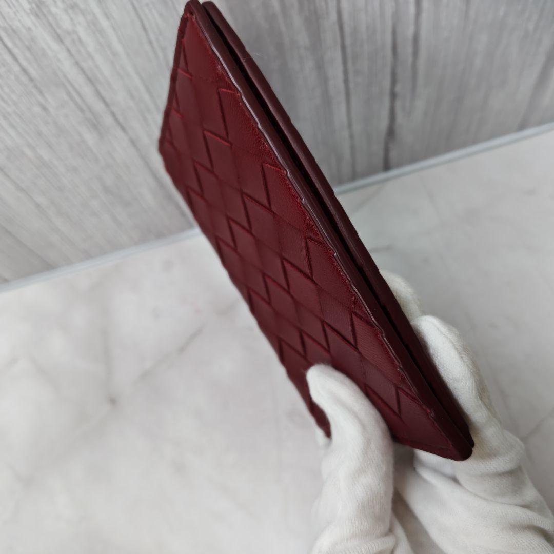 美品　BOTTEGA VENETA パスポートケース　レッド　イントレチャート