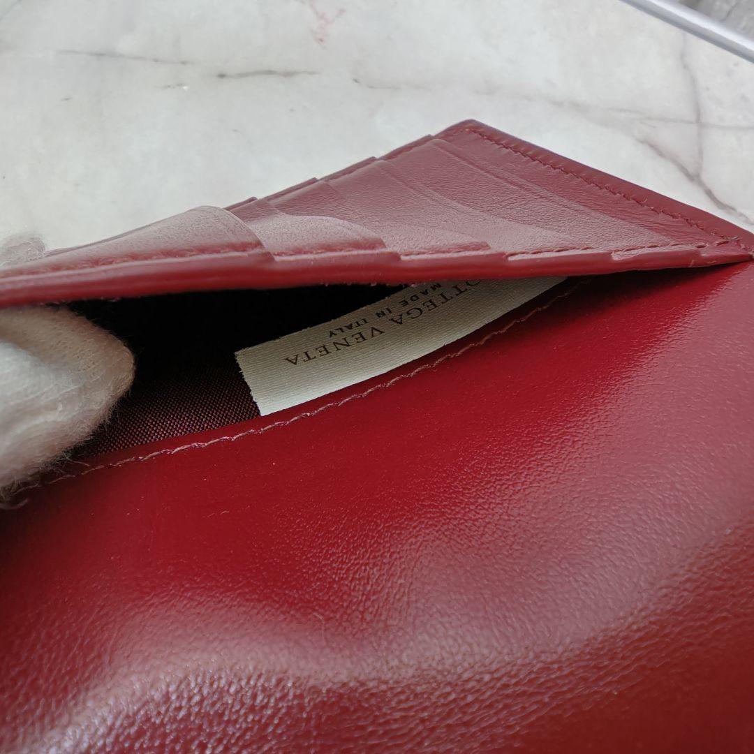 美品　BOTTEGA VENETA パスポートケース　レッド　イントレチャート