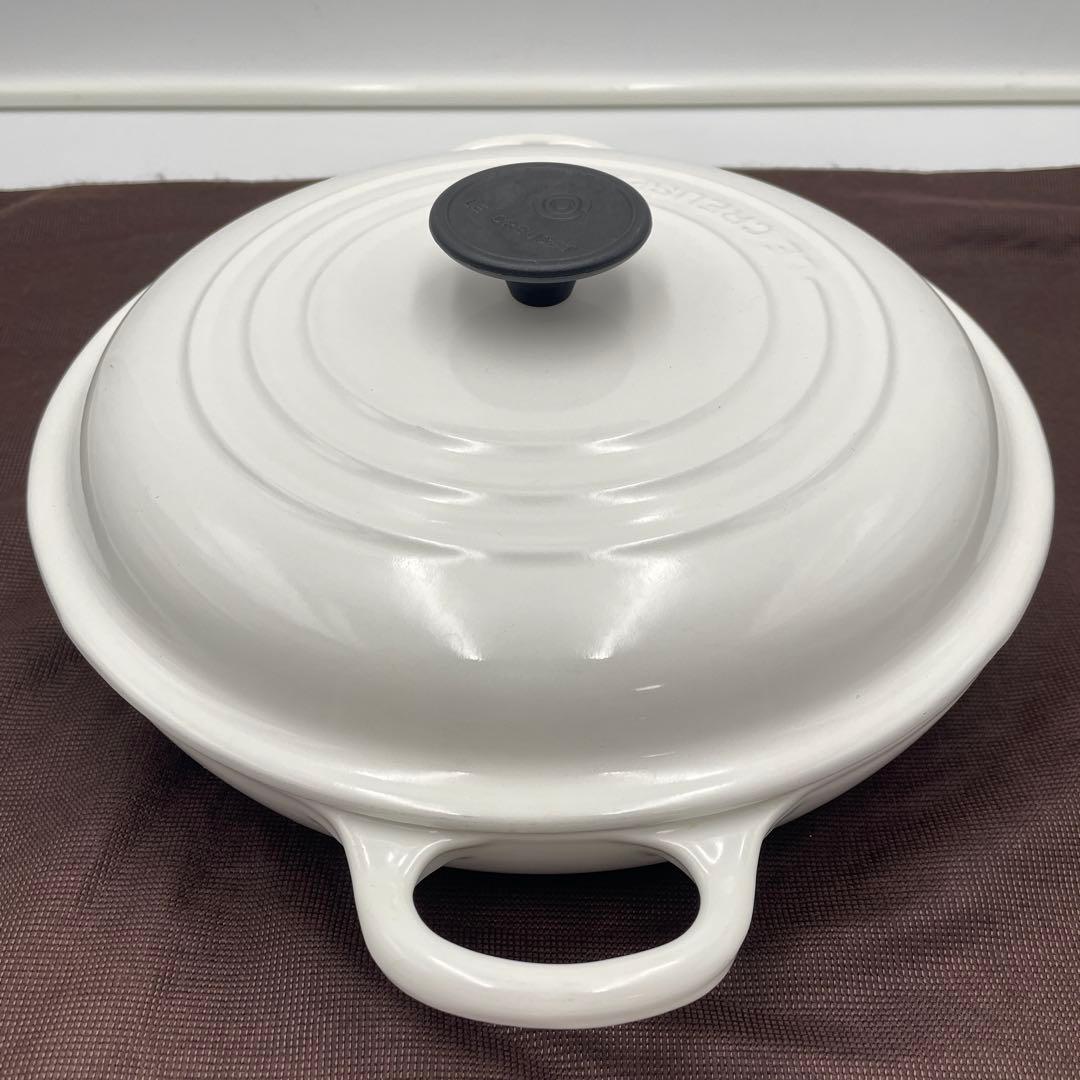 美品 ル・クルーゼ ビュッフェ・キャセロール 26cm ホワイト 浅型両手鍋