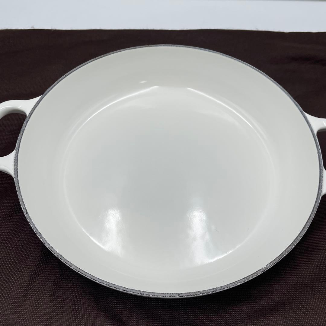 美品 ル・クルーゼ ビュッフェ・キャセロール 26cm ホワイト 浅型両手鍋