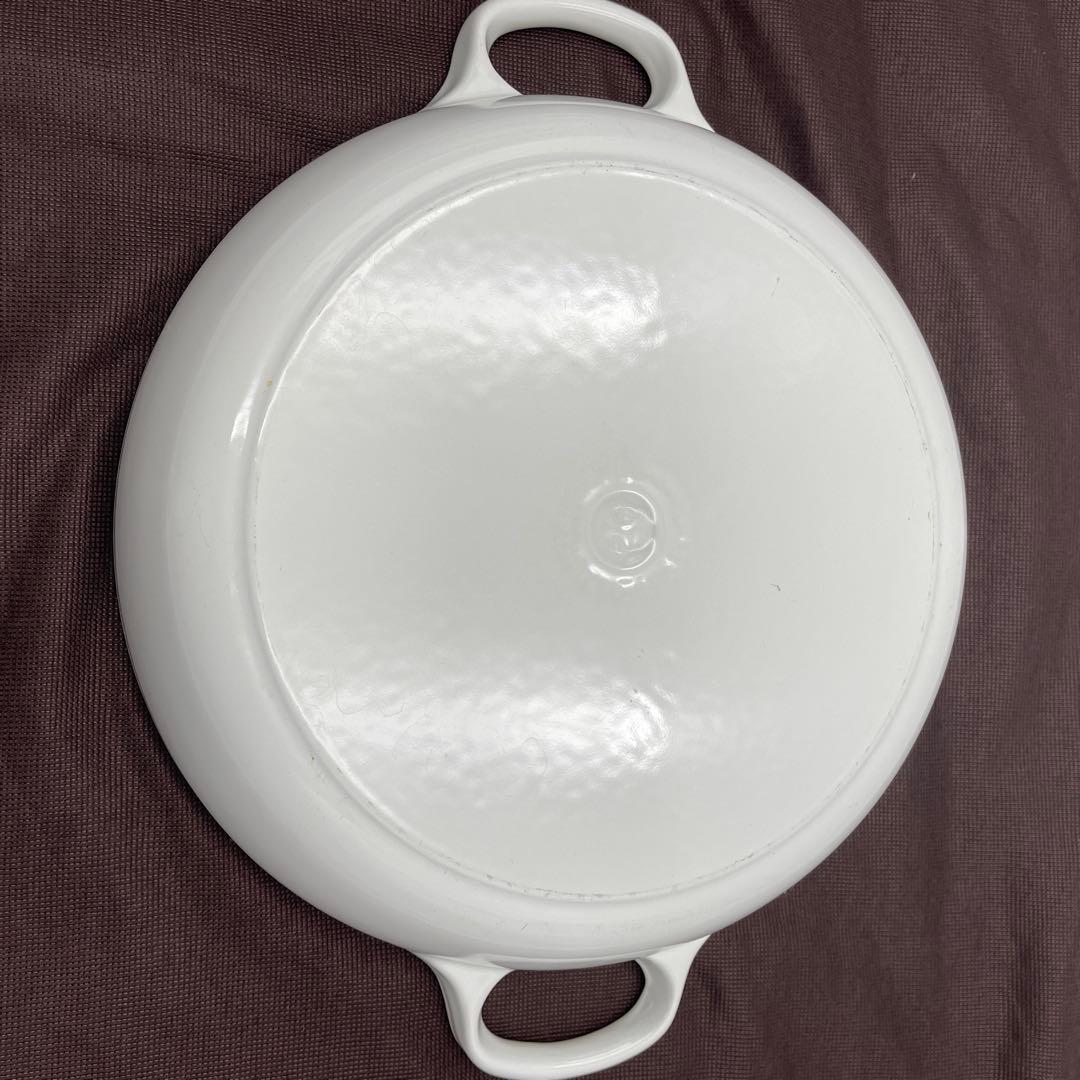 美品 ル・クルーゼ ビュッフェ・キャセロール 26cm ホワイト 浅型両手鍋