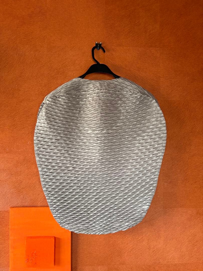 ● ISSEY MIYAKE モダン変形デザイントップス・新品同様●