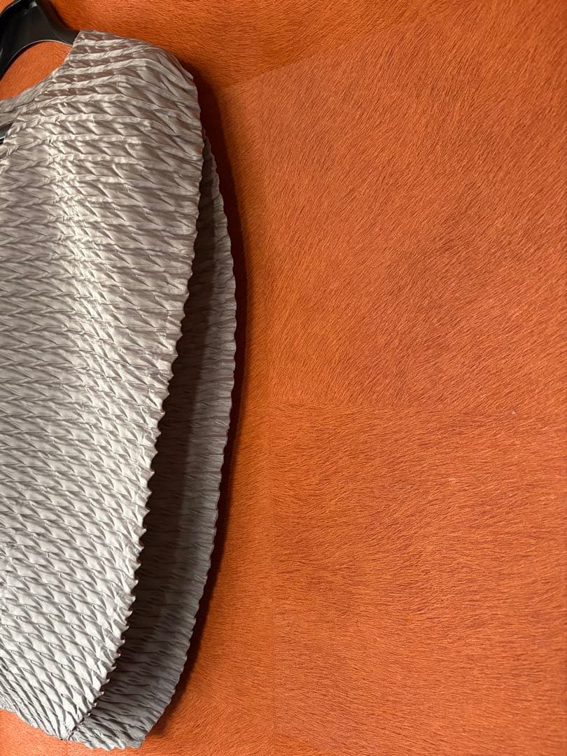 ● ISSEY MIYAKE モダン変形デザイントップス・新品同様●