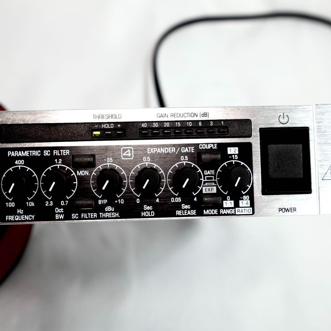 Behringer MULTIGATE PRO XR4400 ②