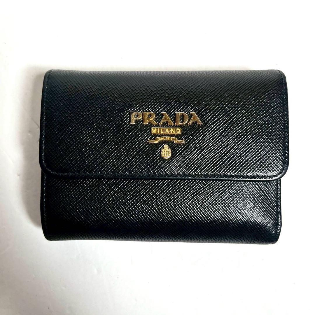 【極上美品・付属品完備】現行型 RFID掲載 プラダ 三つ折り財布　サフィアーノ