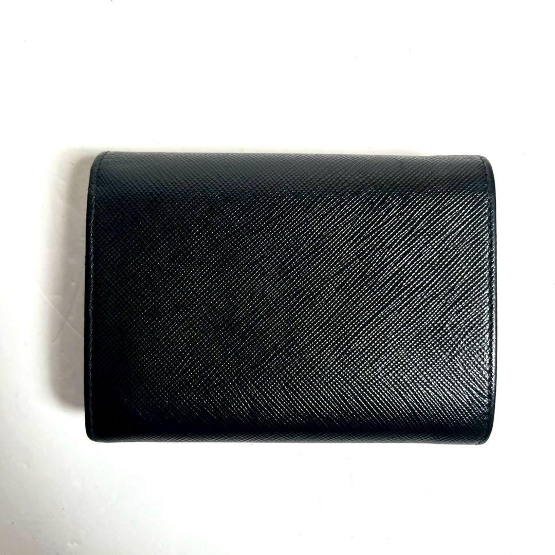 【極上美品・付属品完備】現行型 RFID掲載 プラダ 三つ折り財布　サフィアーノ