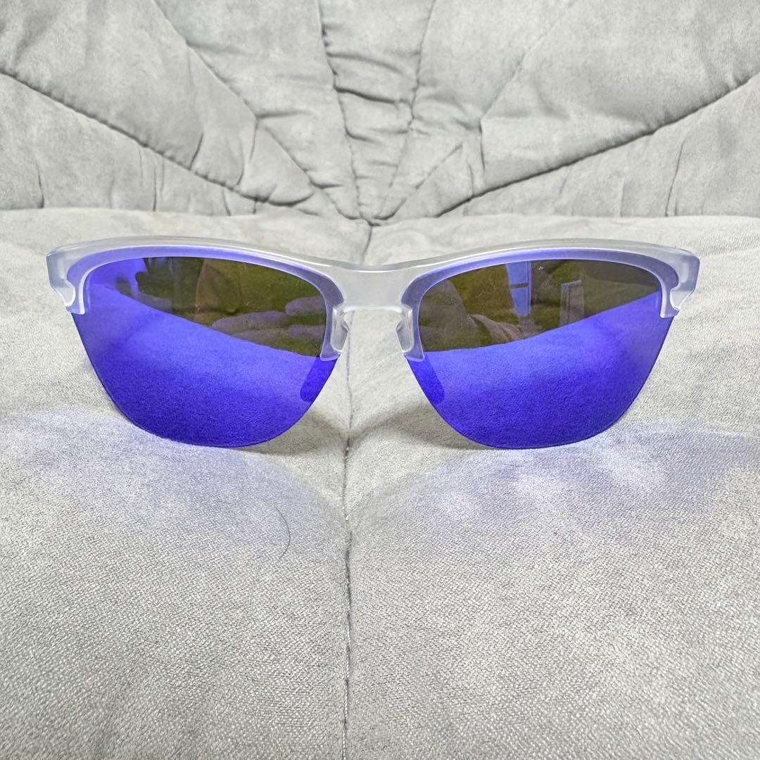 OAKLEY 　クリアフレーム　FROGSKINS LITE