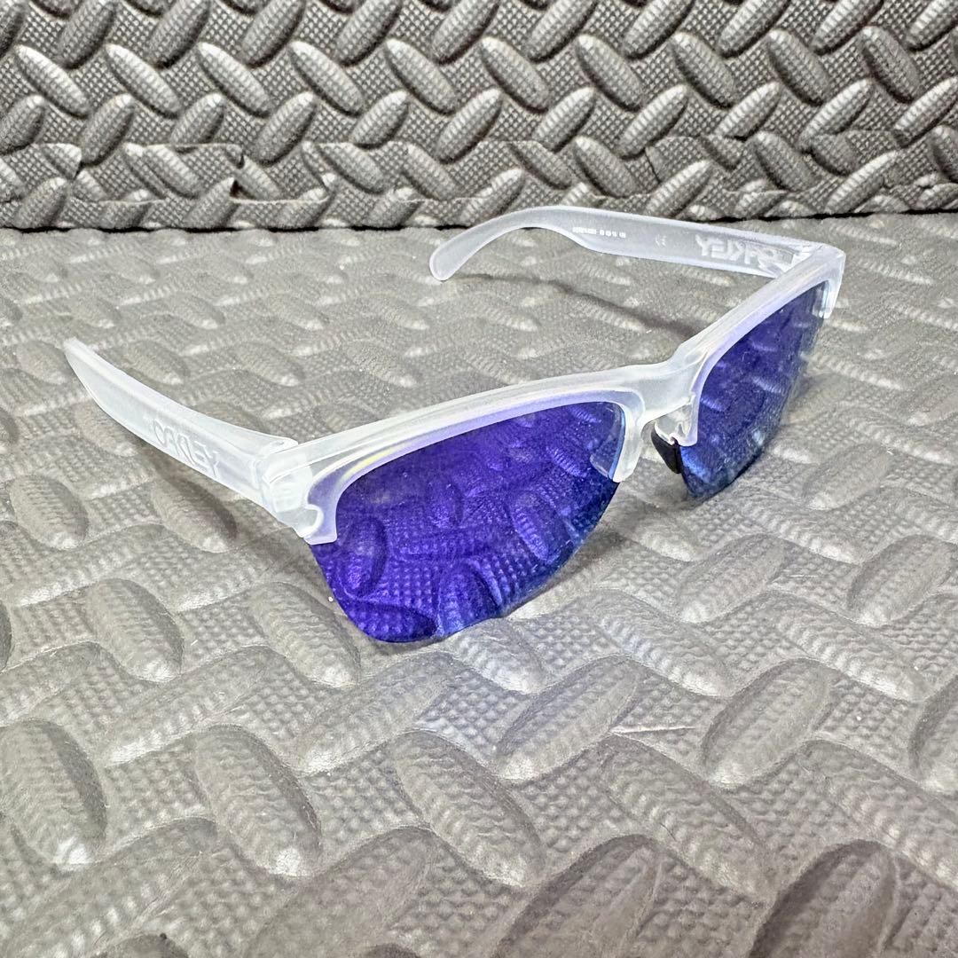 OAKLEY 　クリアフレーム　FROGSKINS LITE
