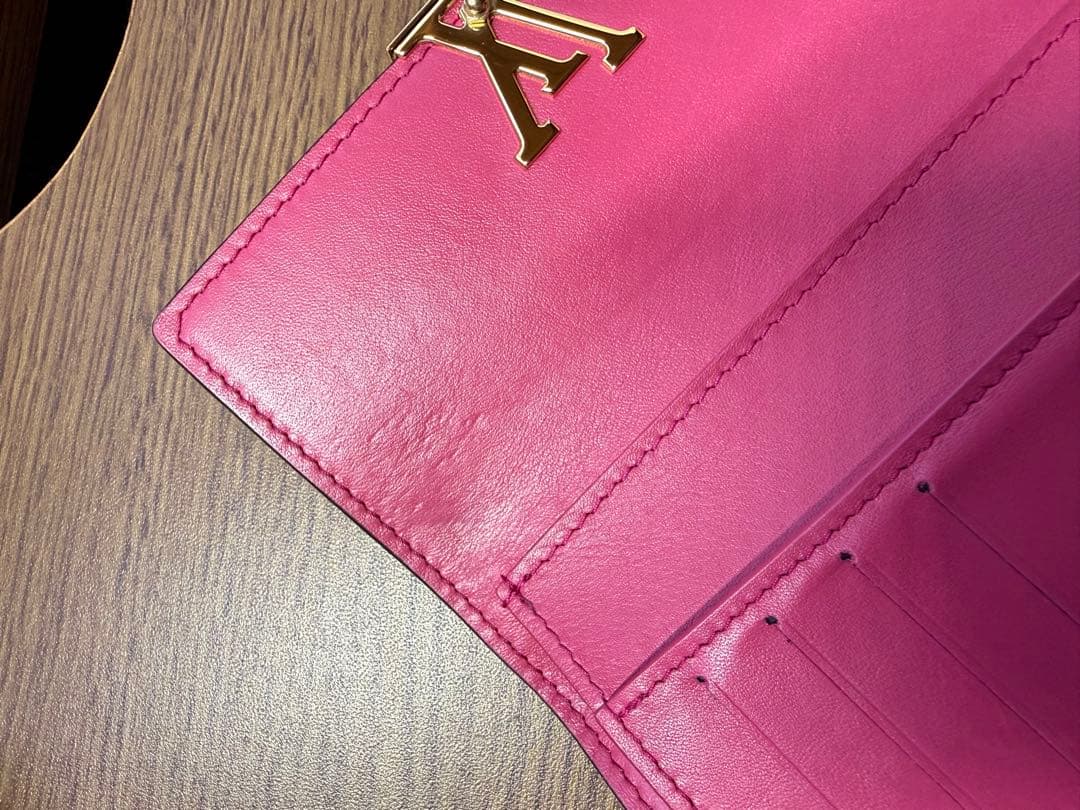 ルイヴィトン　三つ折り財布　ポルトフォイユカプシーヌ