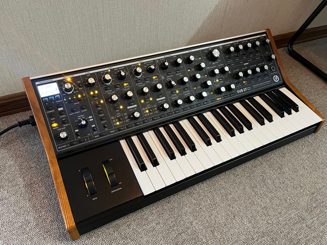 Moog SUB 37 アナログシンセサイザー