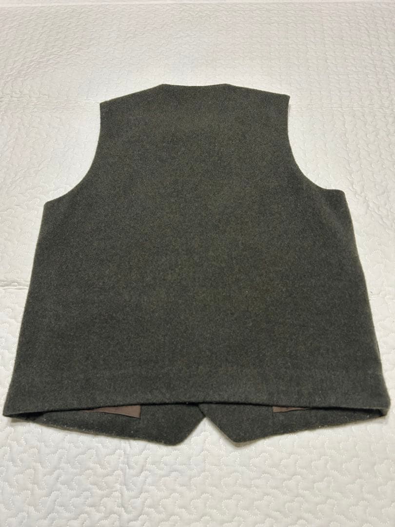 【美品】CONFECT ウールモッサークルーネックベスト　カーキ　Mサイズ