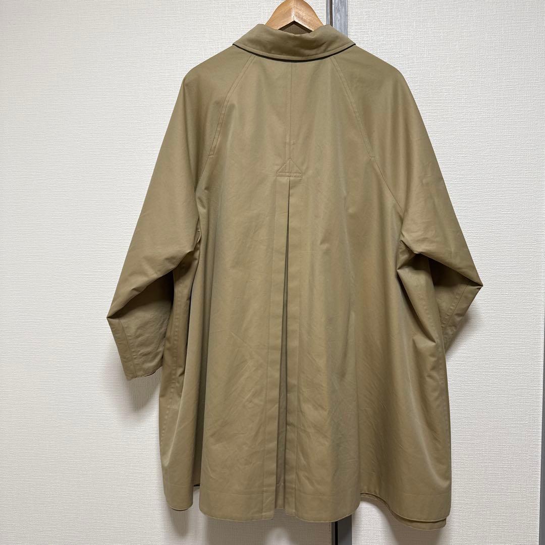 ベージュ ボタン式 トレンチコート