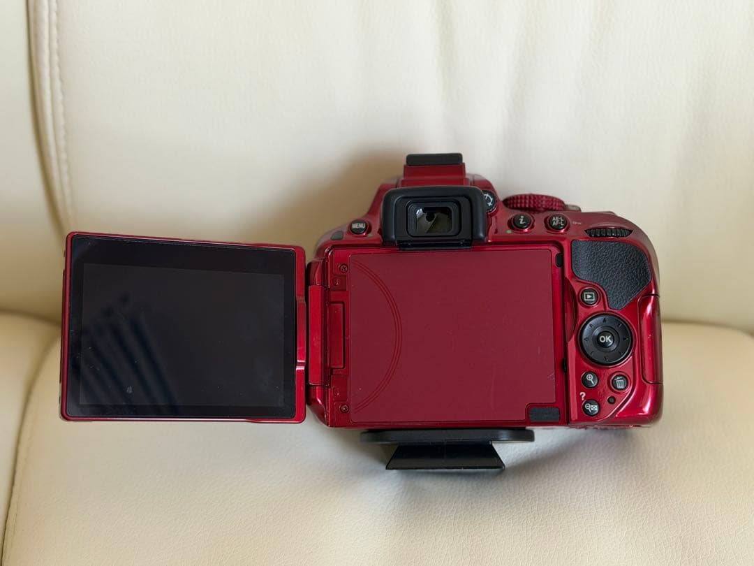 Nikon D5300 レッド デジタル一眼レフカメラ　ショット数少