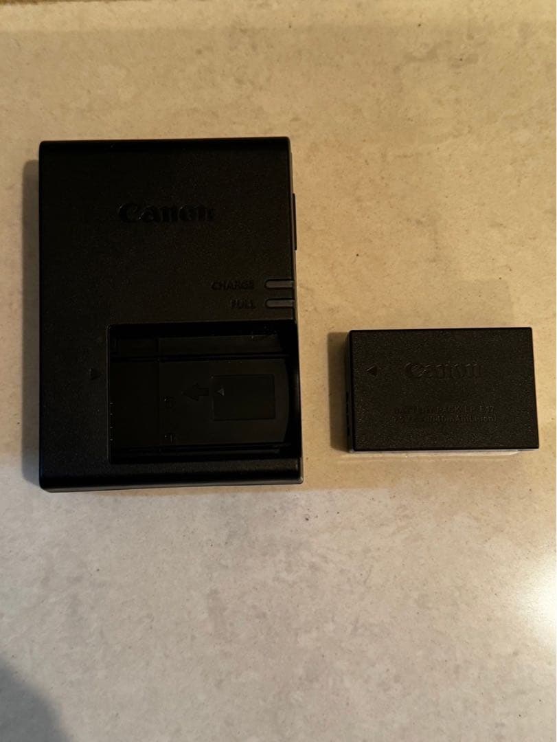 新品未使用　Canon EOS KISS X9i Wズームキット