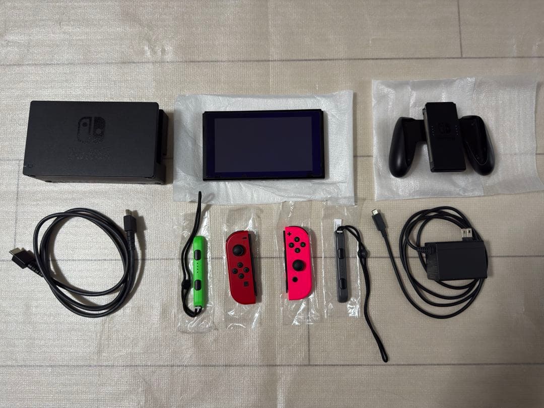 Nintendo Switch ニンテンドースイッチ 本体 赤/ピンク