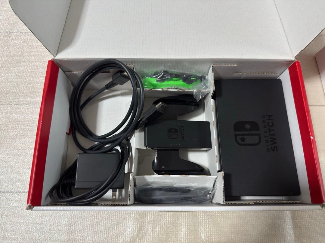 Nintendo Switch ニンテンドースイッチ 本体 赤/ピンク