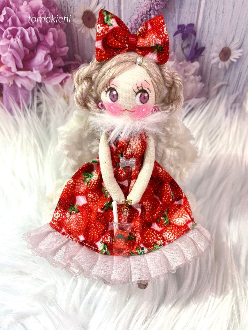 くみっきーさん専用❤️数量限定品❤️春❤️いちご柄❤️ドールチャーム❤️ハンドメイド