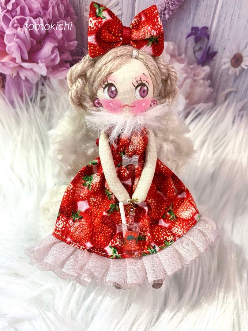 くみっきーさん専用❤️数量限定品❤️春❤️いちご柄❤️ドールチャーム❤️ハンドメイド