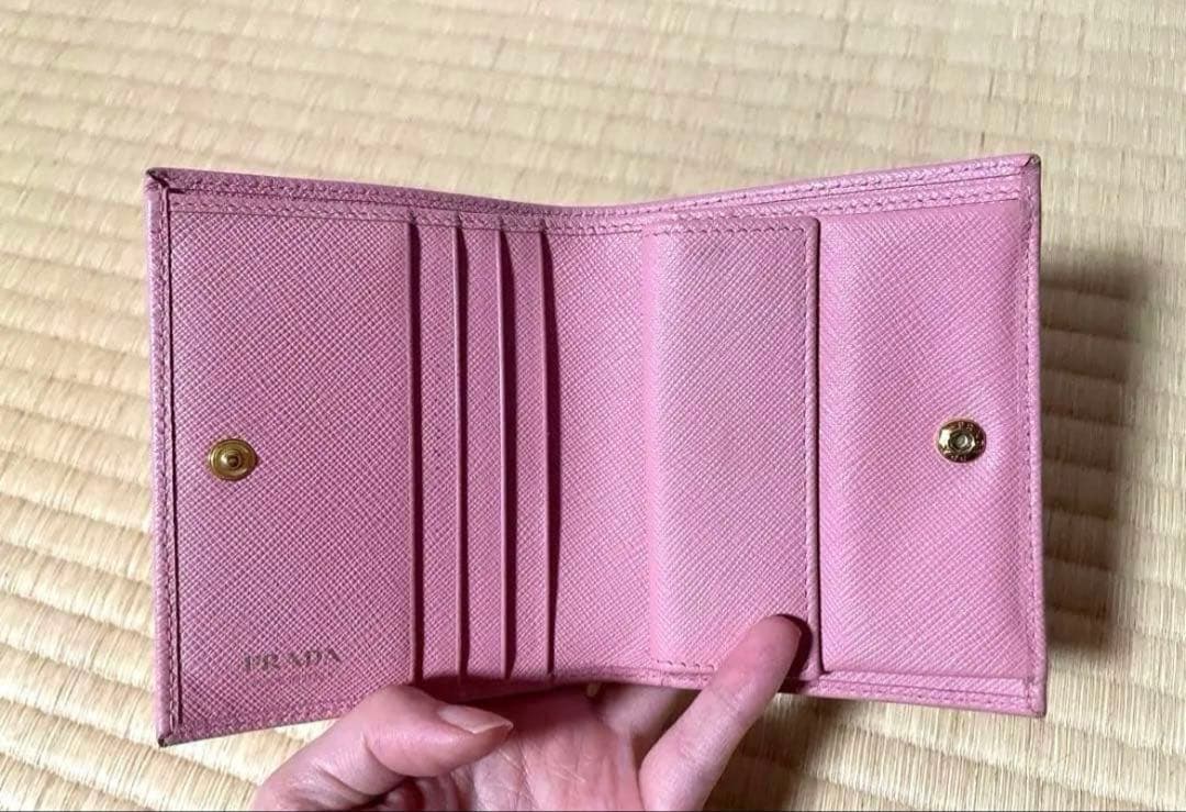 PRADA ピンク財布