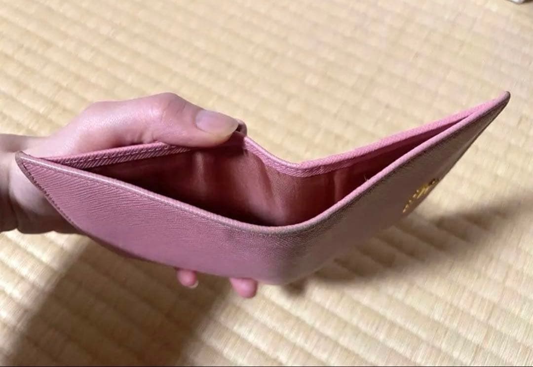 PRADA ピンク財布
