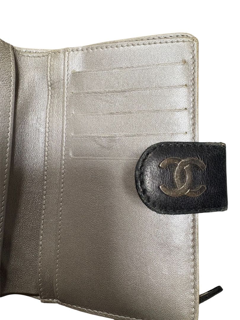Chanel ブラック 二つ折り財布 フラワーエンボス