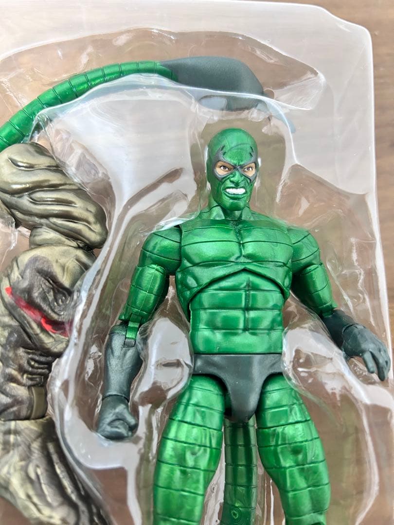 ポテト様用 マーベルレジェンド　スコーピオン　モルテンマンビルドパーツ