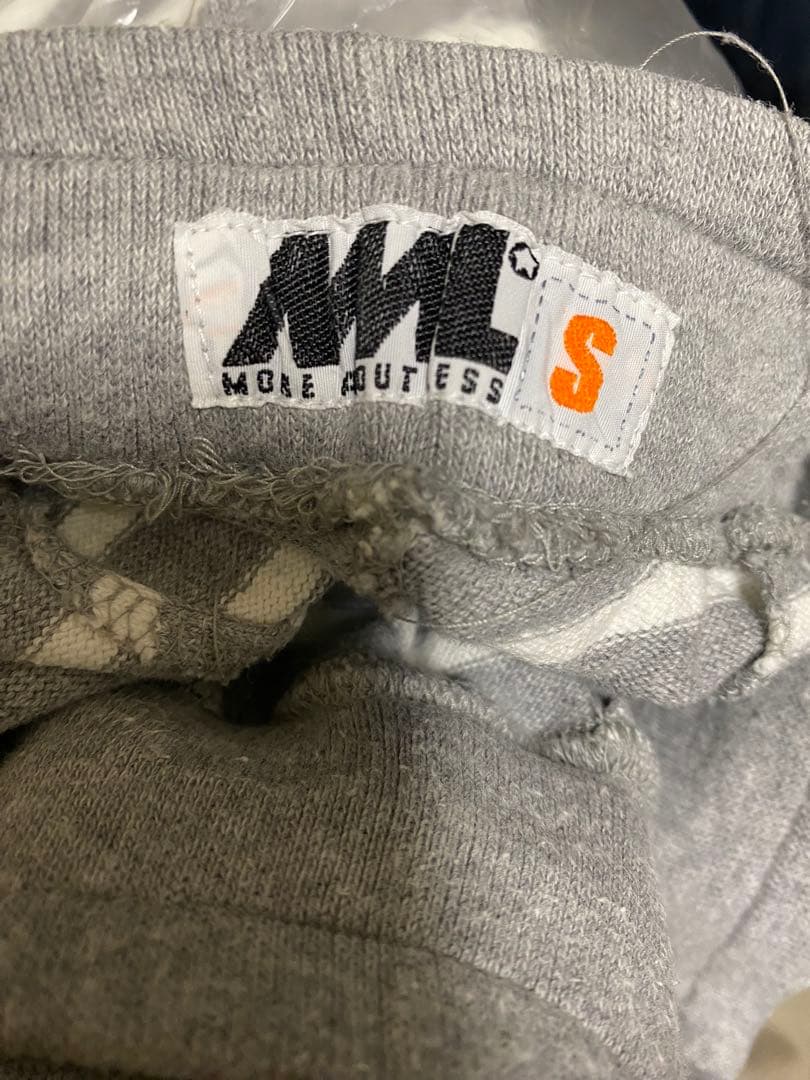 モアアバウトレス ボーダースウェットパンツ