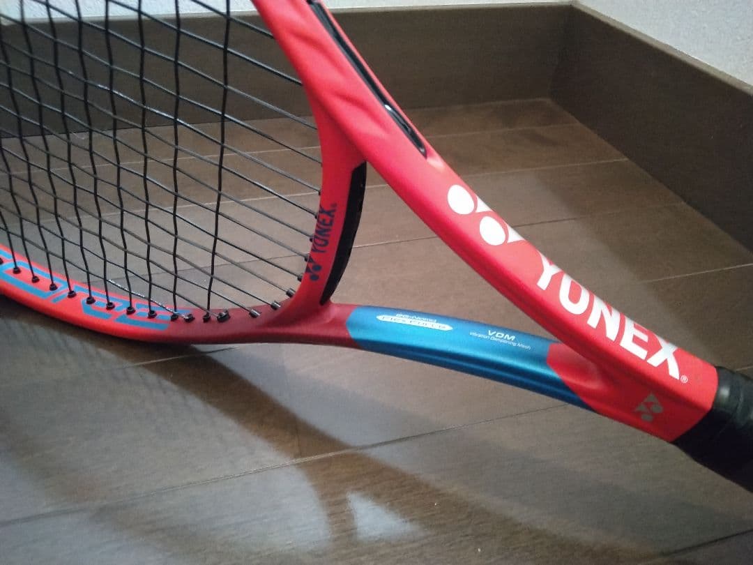 美品！YONEX VCORE 100 硬式用テニスラケット