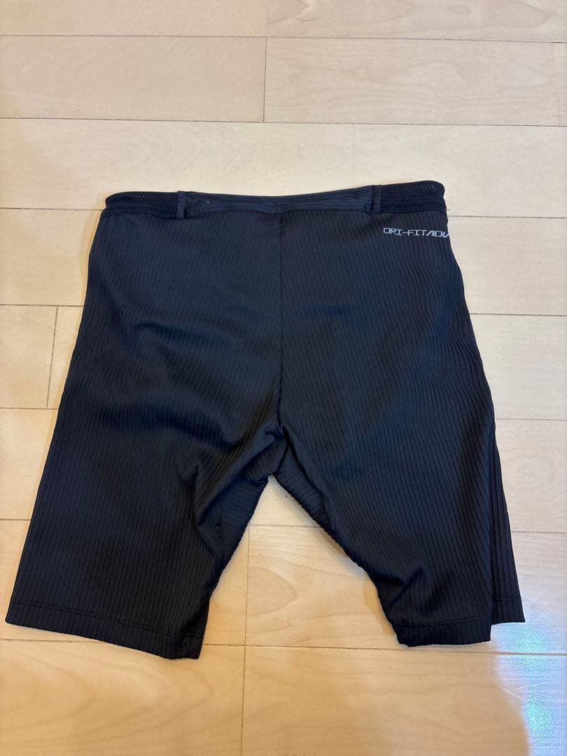 NIKE エアロスイフト　ハーフタイツ　Mサイズ