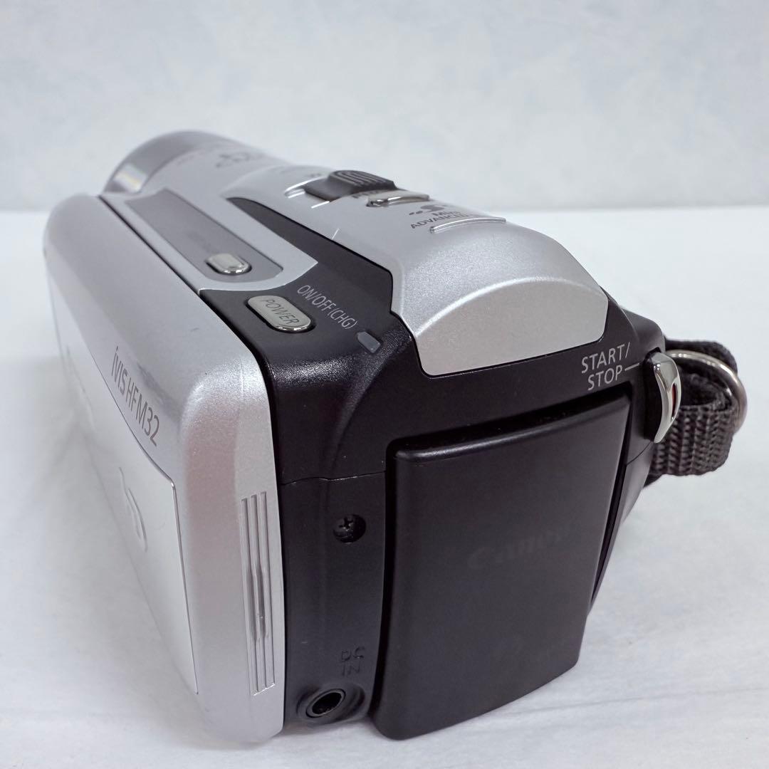 【美品】64GB内蔵！Canon ビデオカメラ iVIS HF M32 シルバー
