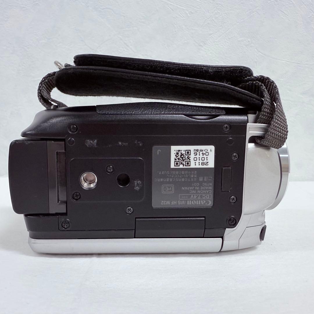 【美品】64GB内蔵！Canon ビデオカメラ iVIS HF M32 シルバー