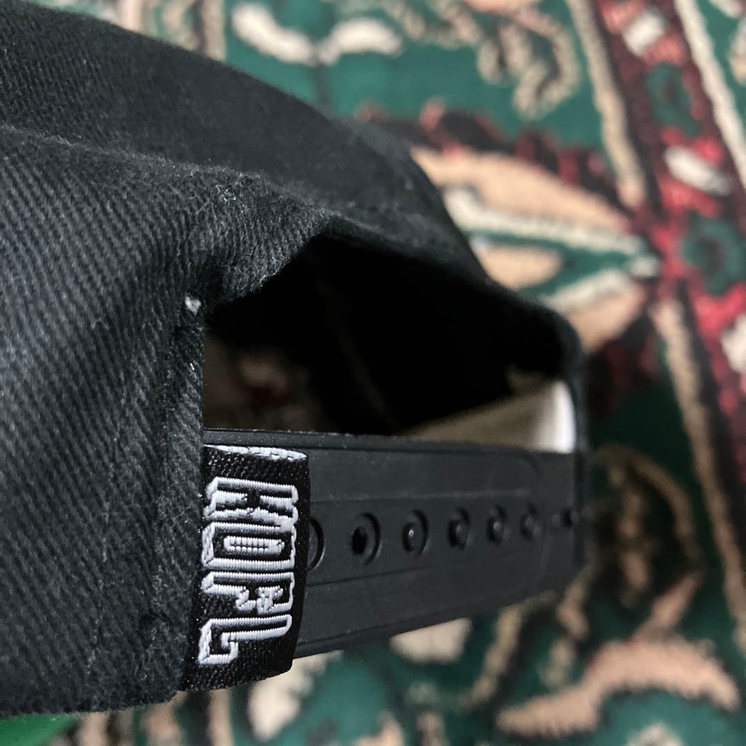 帽子 KEEP OUT FAKE LOVE WORLD FAMOUS NY CAP