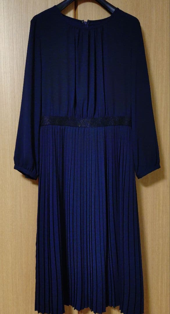 新品タグ付き　INED（イネド）プリーツワンピース